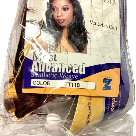Shake N Go Freetress Venecian Curl Weaving - Picture 4 of 4